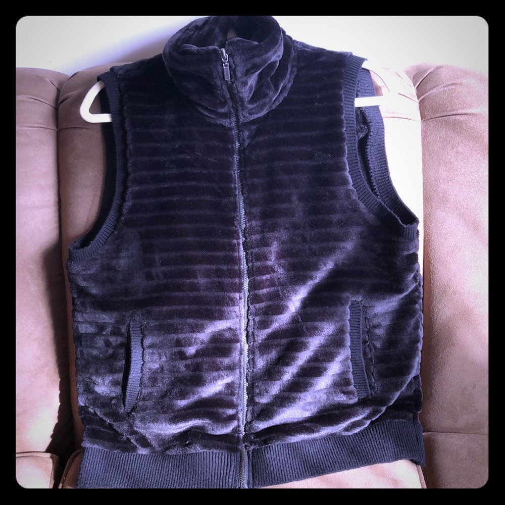 Cable & Gauge Black faux fur vest